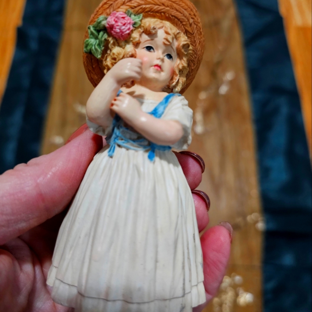Vintage  little Figurine